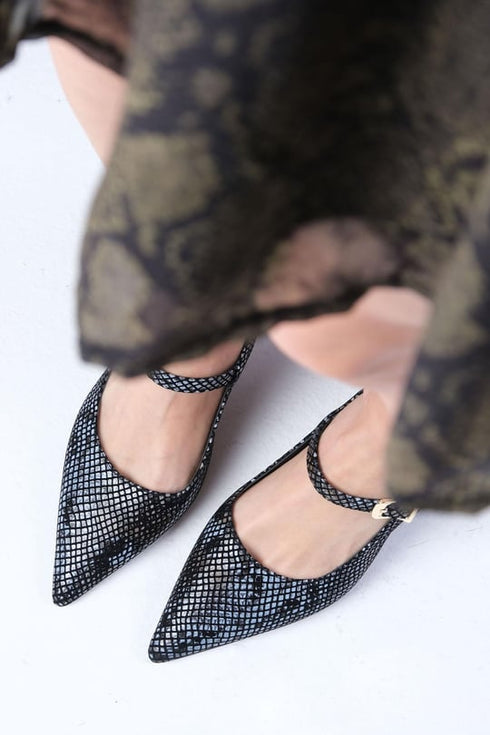 حذاء بكعب عالي بنقشة جلد الأفعى - رمادي