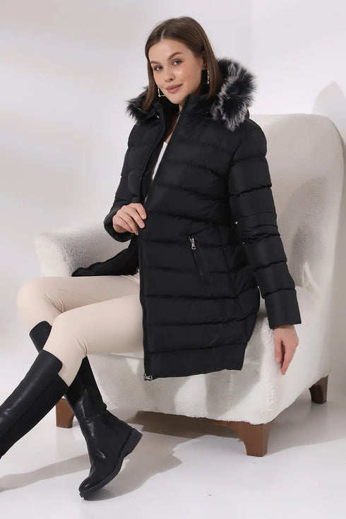 جكيت مبطن وتر بروف باللون الأسود