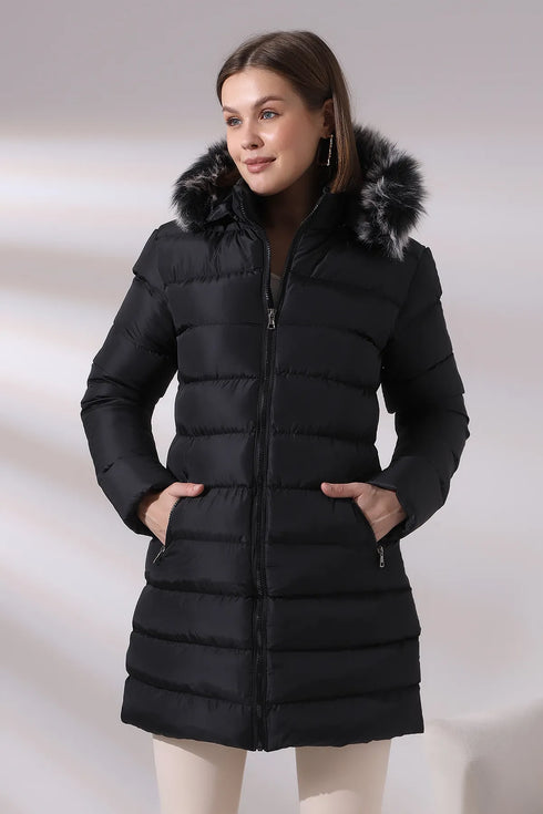 جكيت مبطن وتر بروف باللون الأسود