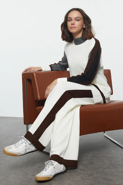 طقم تريكو باللون الأبيض