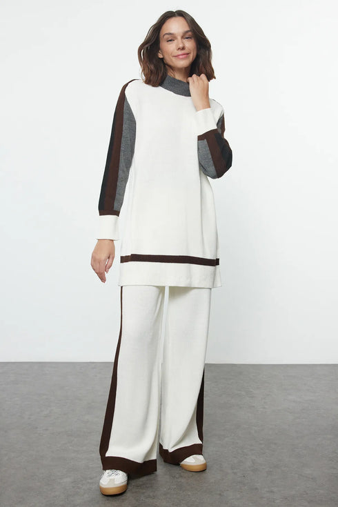 طقم تريكو باللون الأبيض