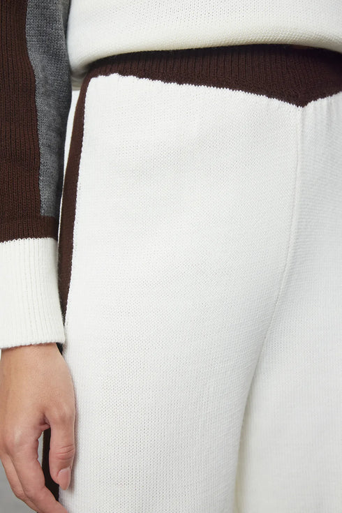 طقم تريكو باللون الأبيض