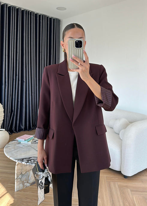 بليزر خريفي مبطّن لإطلالة عصرية