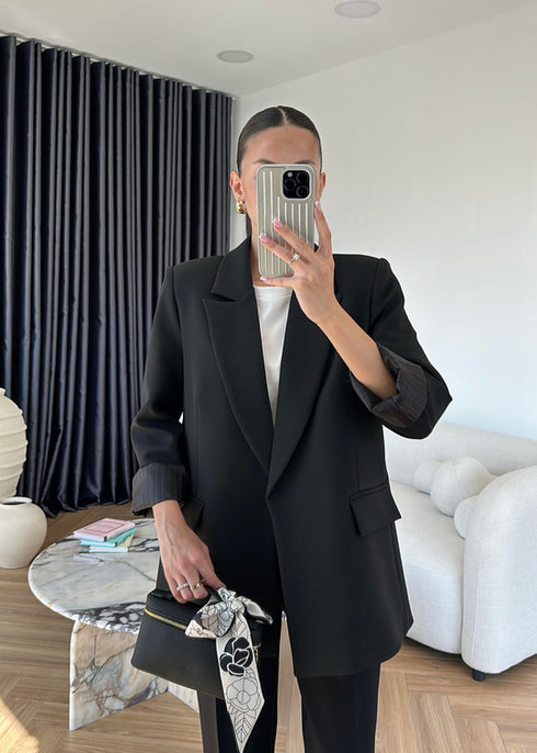 بليزر خريفي مبطّن لإطلالة عصرية