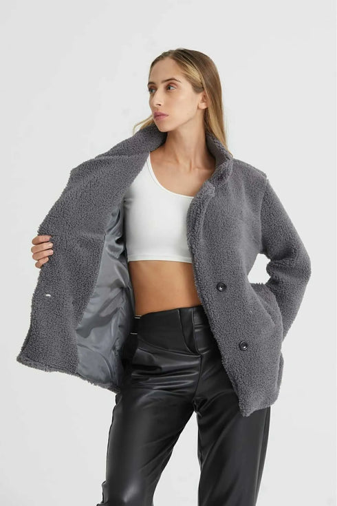 معطف باللون الرمادي مبطن