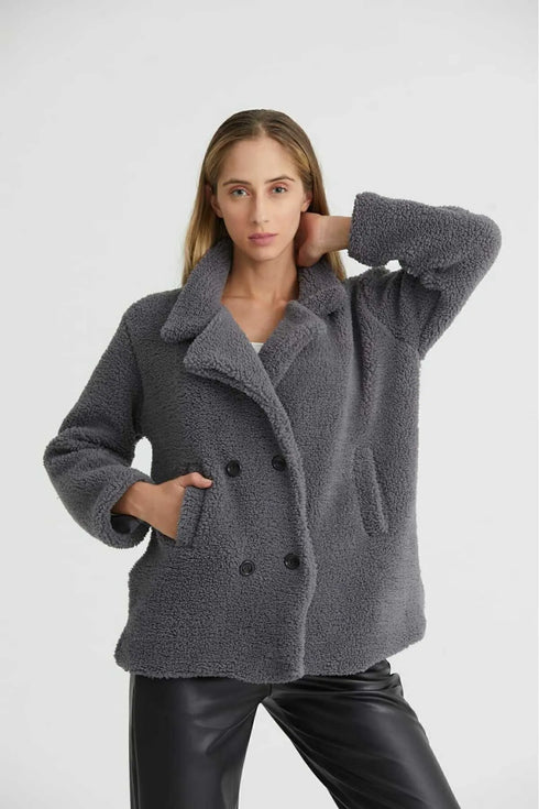 معطف باللون الرمادي مبطن