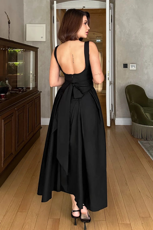 فستان نسائي باللون الأسود