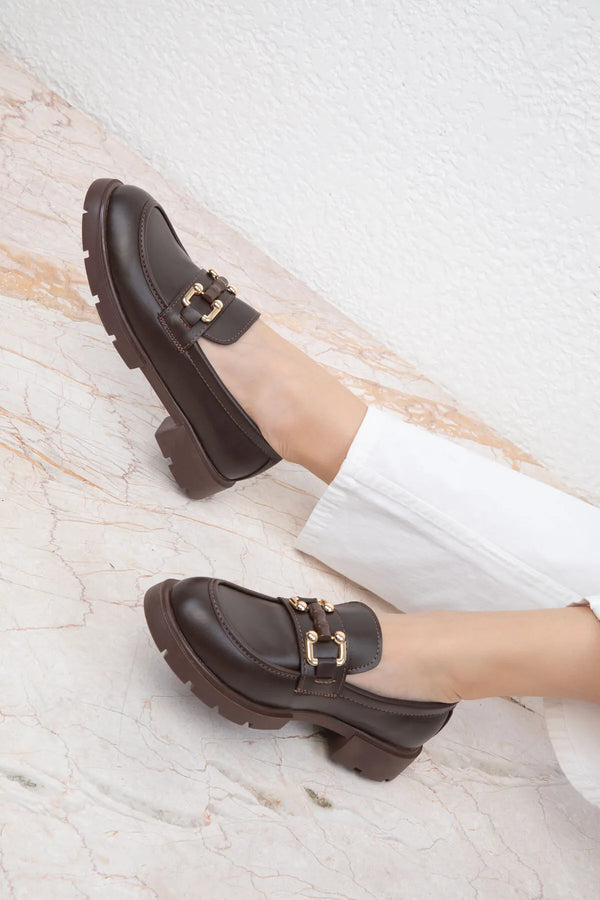 حذاء كاجوال لون بني