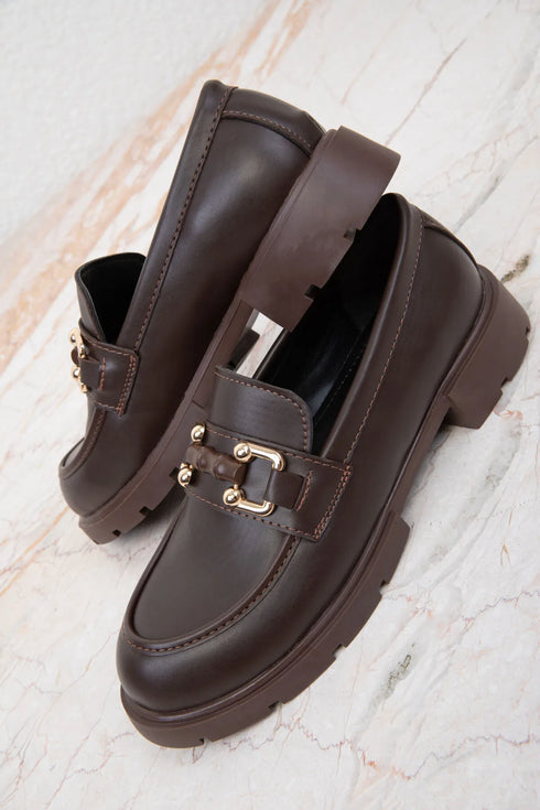 حذاء كاجوال لون بني