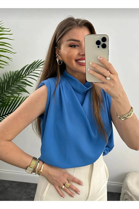 بلوزة نسائية لون أزرق