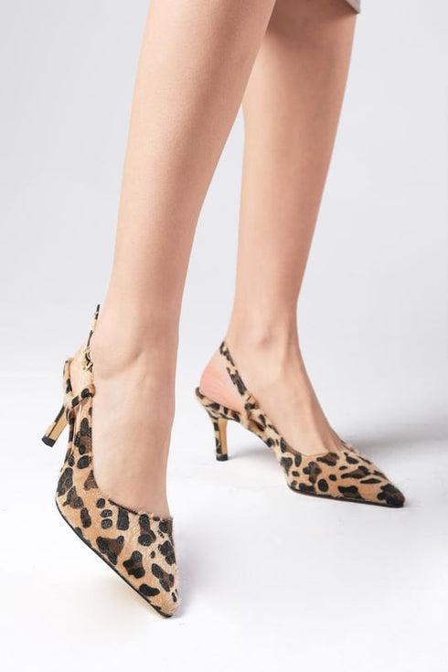 حذاء بكعب عالي مفتوح من الخلف بنقشة الليوبارد