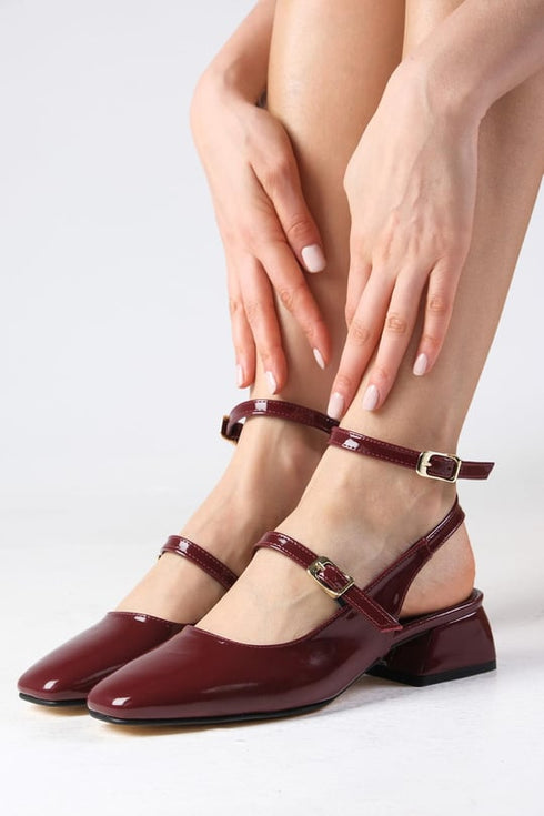 حذاء بكعب قصير من الجلد اللامع لون بوردو