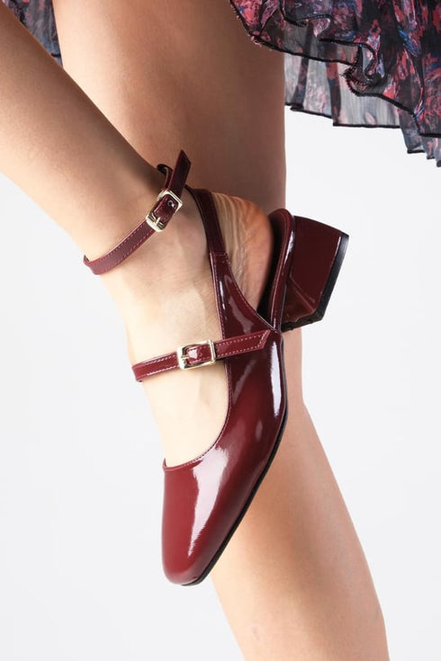 حذاء بكعب قصير من الجلد اللامع لون بوردو