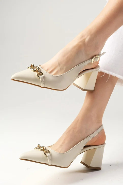 حذاء بكعب لون بيج