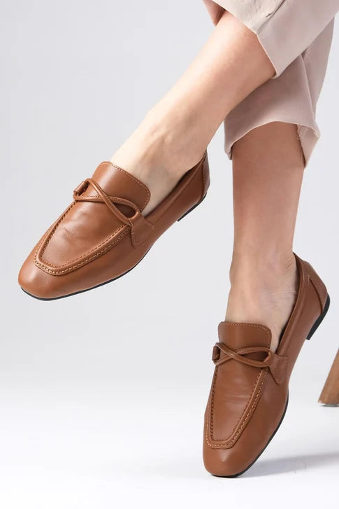 حذاء لوفر من الجلد الطبيعي بلون عسلي