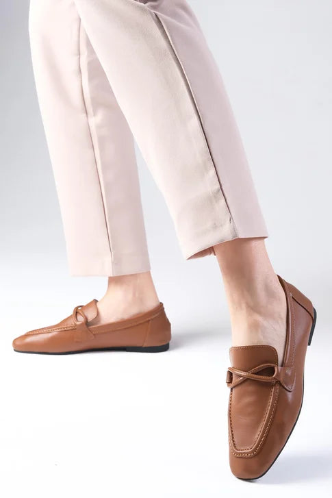 حذاء لوفر من الجلد الطبيعي بلون عسلي