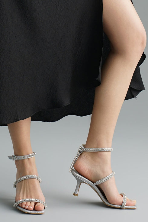 صندل نسائي مرصع بالكريستال- سيلفر
