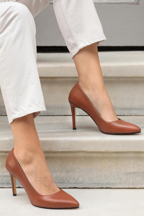 حذاء كعب عالي لون عسلي