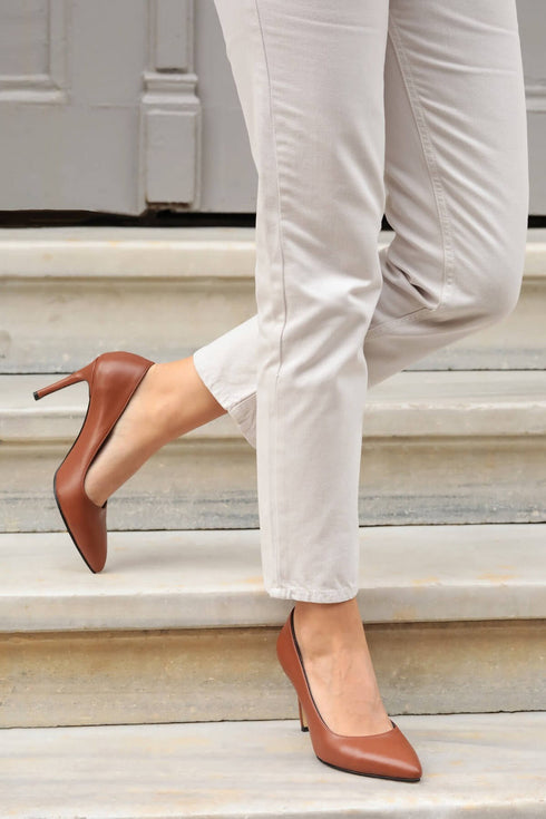 حذاء كعب عالي لون عسلي