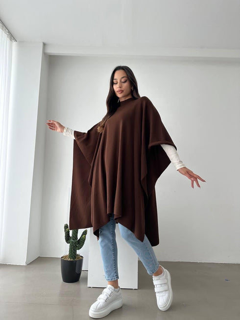 بلوزة بونشو نسائية باللون البني