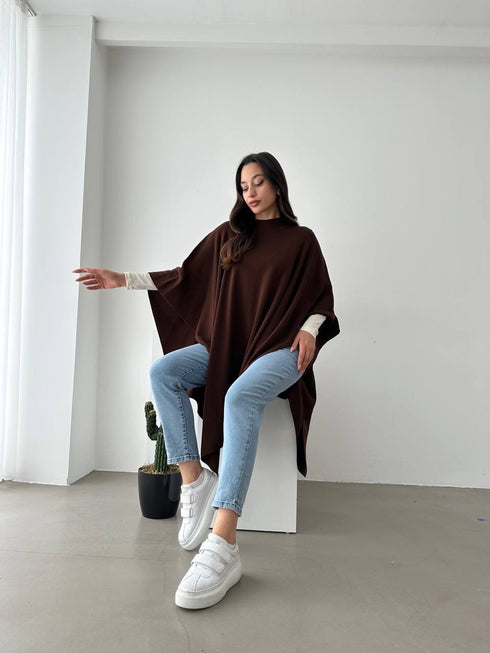 بلوزة بونشو نسائية باللون البني