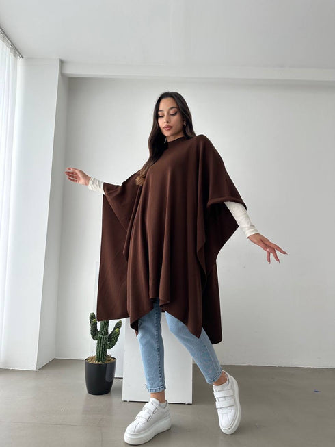 بلوزة بونشو نسائية باللون البني