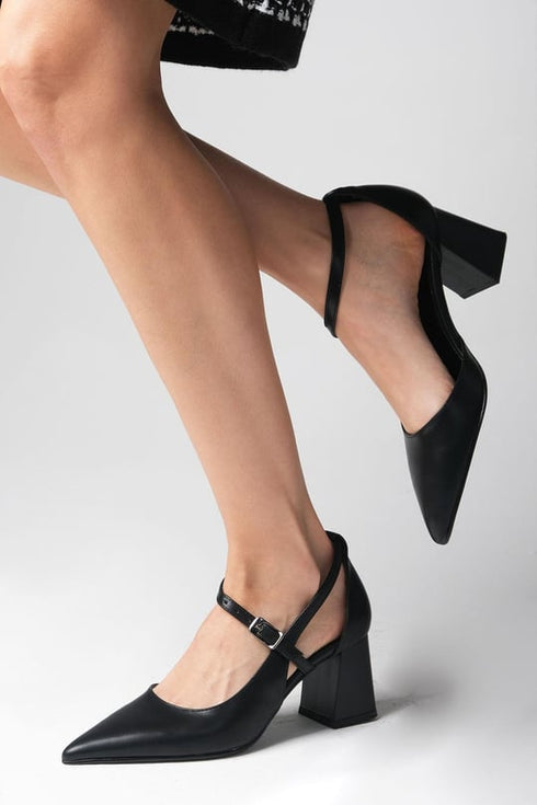 حذاء بكعب عالي لون أسود