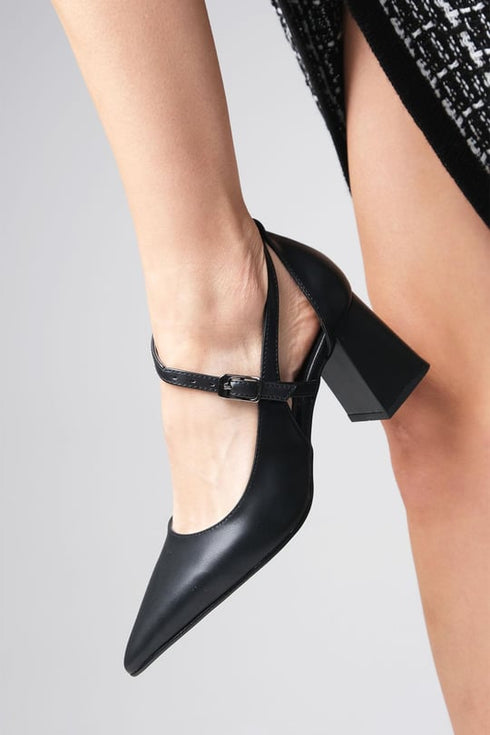 حذاء بكعب عالي لون أسود