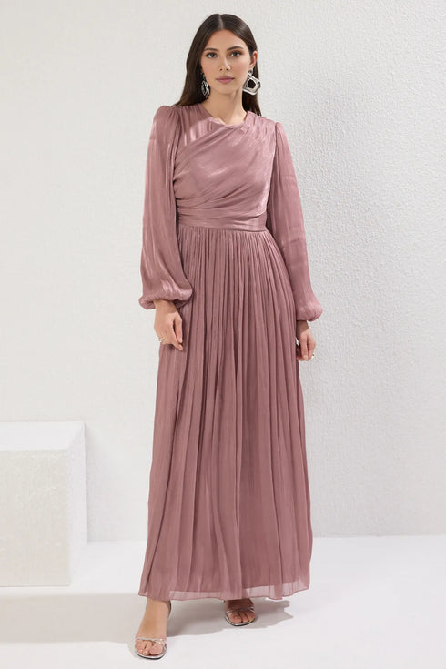 فستان سهرة من الشيفون المبطن باللون الوردي