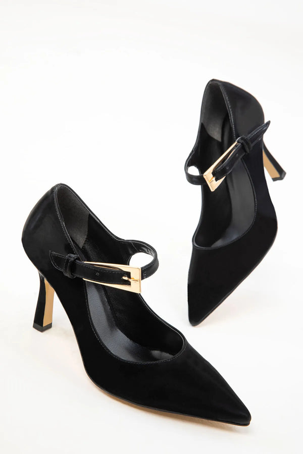 حذاء مخمل بكعب كلاسيكي باللون الأسود