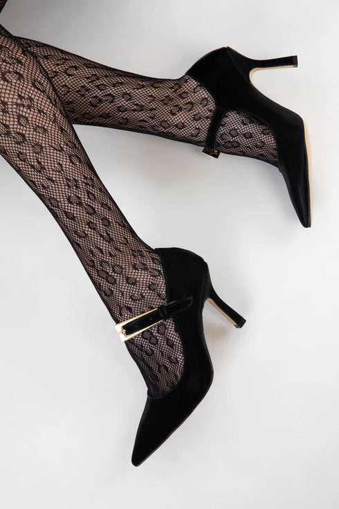 حذاء مخمل بكعب كلاسيكي باللون الأسود