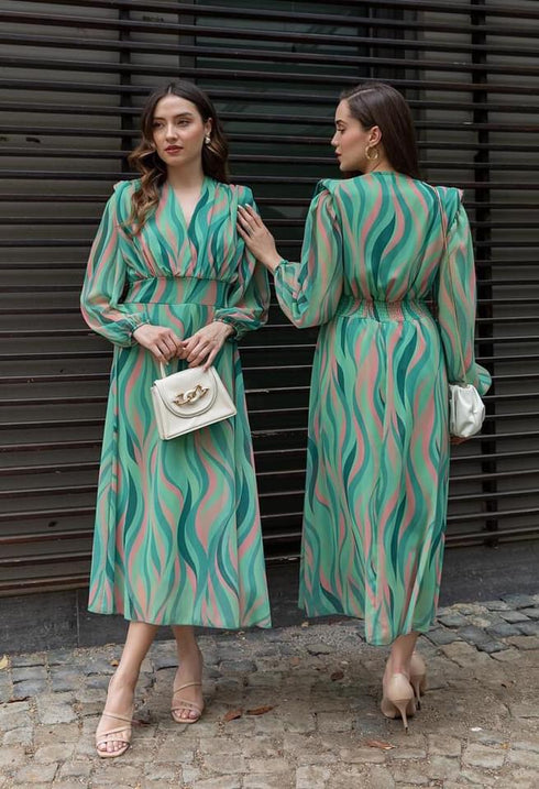 فستان باللون الأخضر