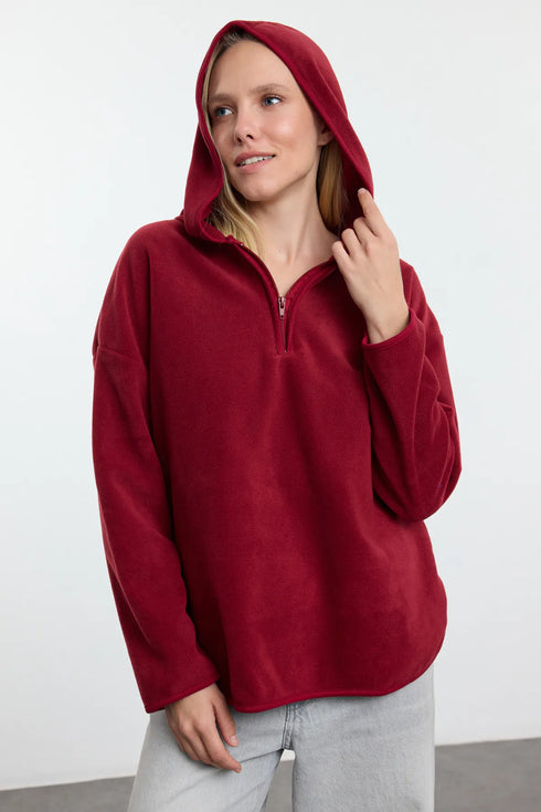 بلوزة باللون البوردو