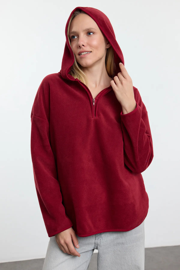 بلوزة باللون البوردو