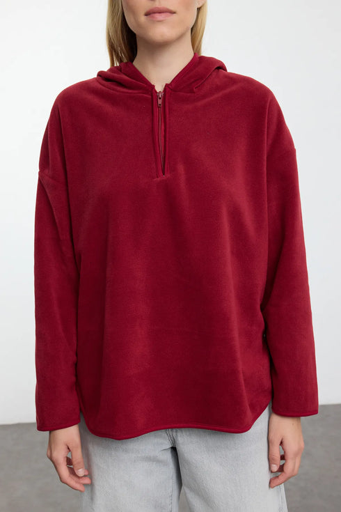 بلوزة باللون البوردو