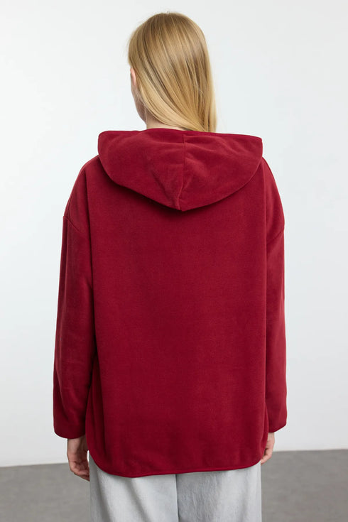 بلوزة باللون البوردو