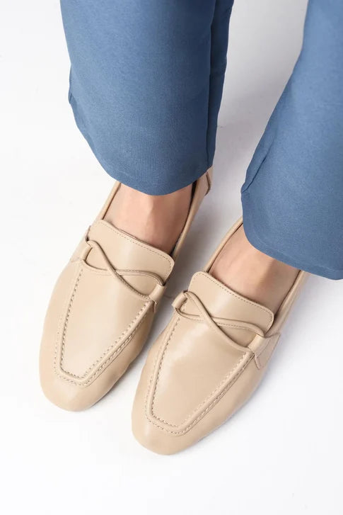 حذاء لوفر من الجلد الطبيعي بلون بيج