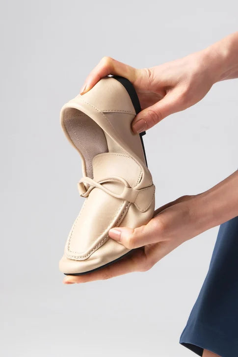 حذاء لوفر من الجلد الطبيعي بلون بيج