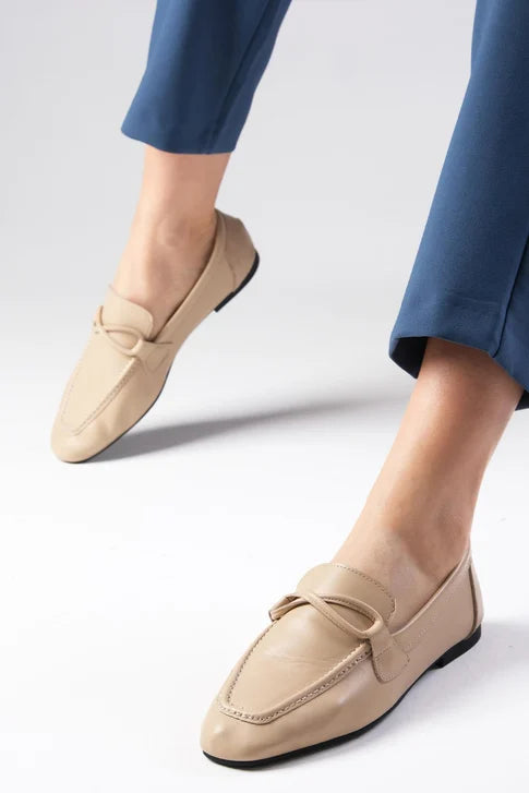 حذاء لوفر من الجلد الطبيعي بلون بيج
