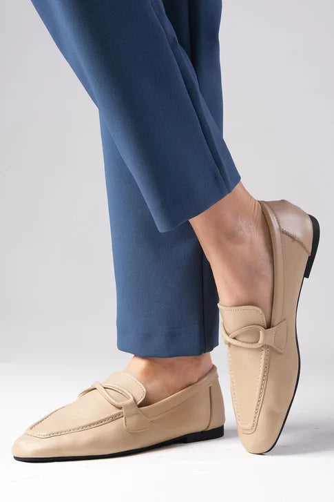 حذاء لوفر من الجلد الطبيعي بلون بيج