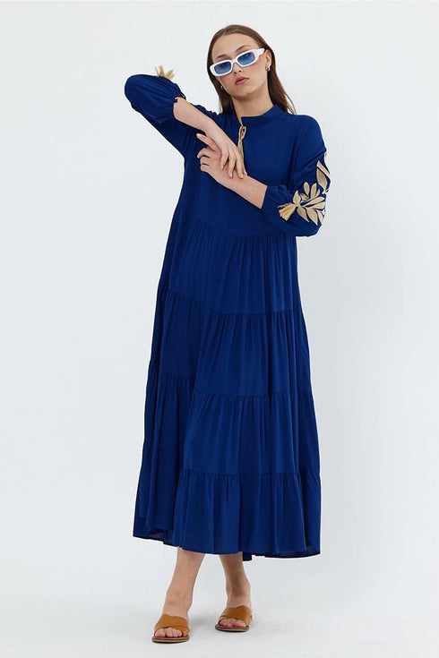 فستان أزرق منقوش