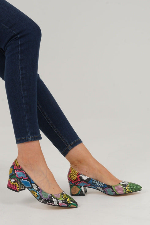 حذائي نسائي- ملون