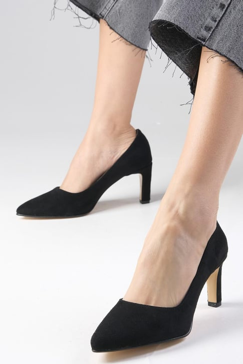 حذاء كعب متوسط من الشامواه باللون الأسود