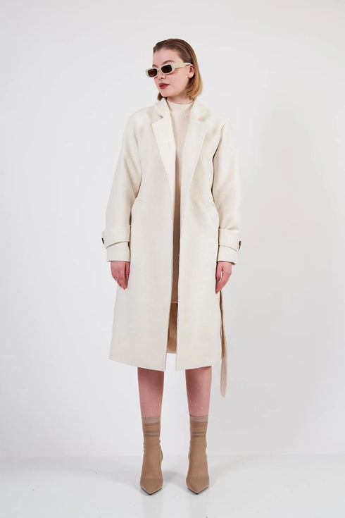 معطف نسائي كريمي بحزام من قماش الكاشمير