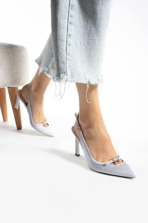 حذاء نسائي بكعب