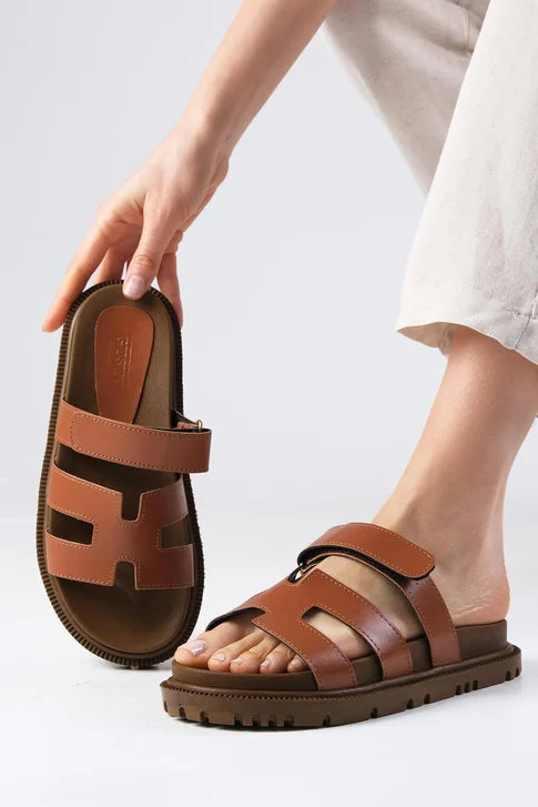 سليبر نسائي بلون عسلي