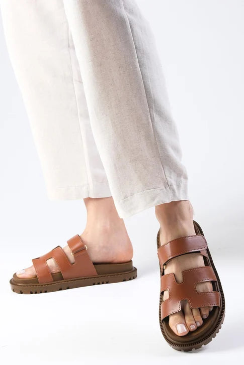 سليبر نسائي بلون عسلي