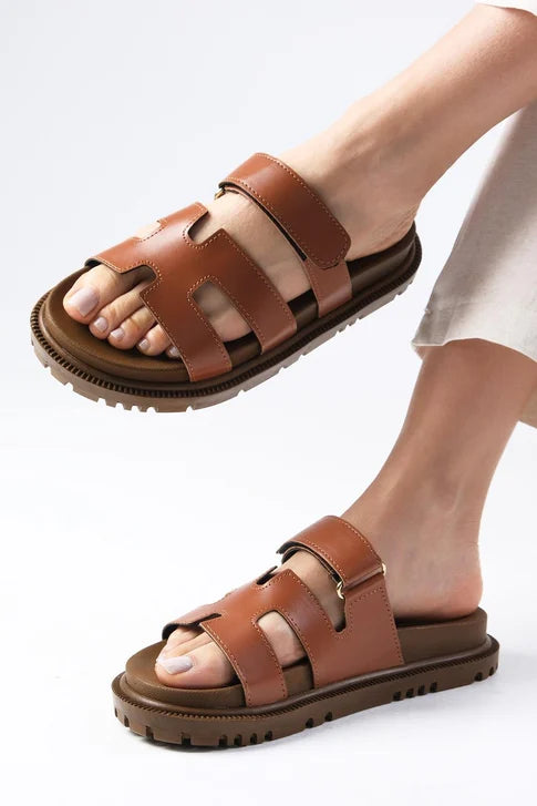 سليبر نسائي بلون عسلي