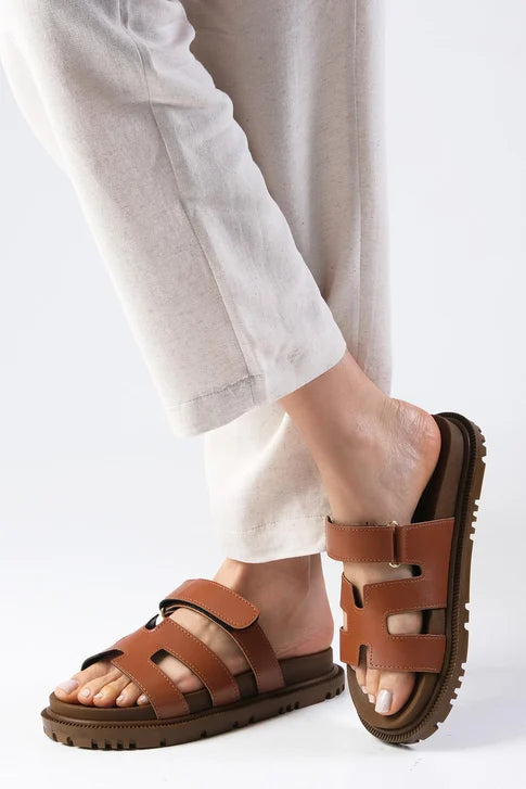 سليبر نسائي بلون عسلي