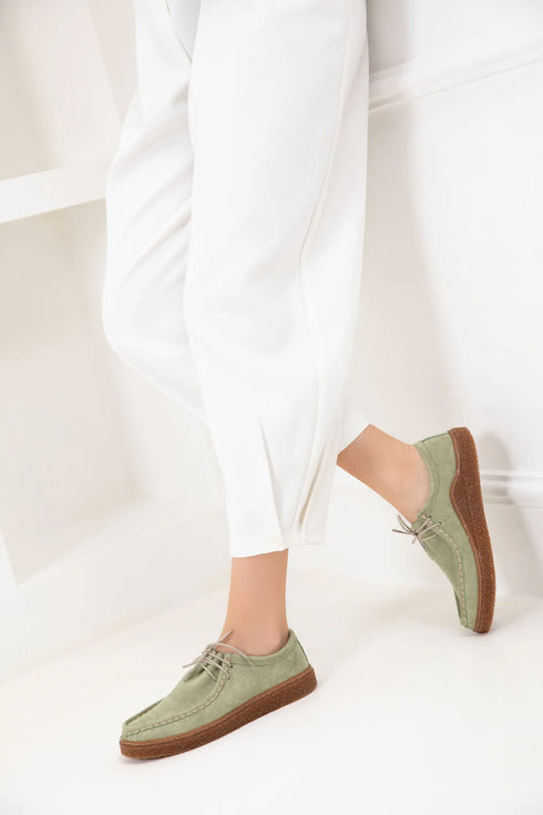 حذاء لوفر نسائي باللون الأخضر